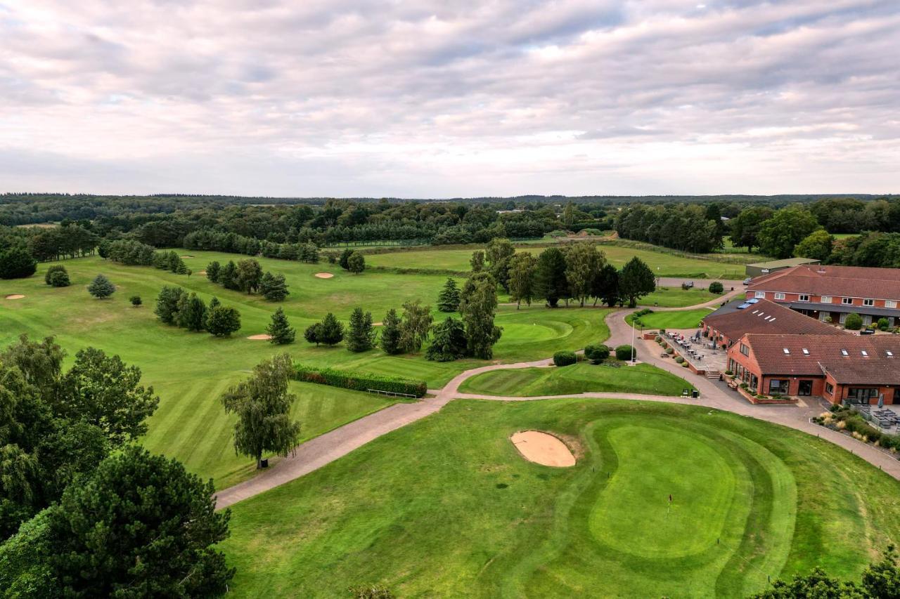 Wensum Valley Hotel Golf And Country Club นอร์ริช ภายนอก รูปภาพ